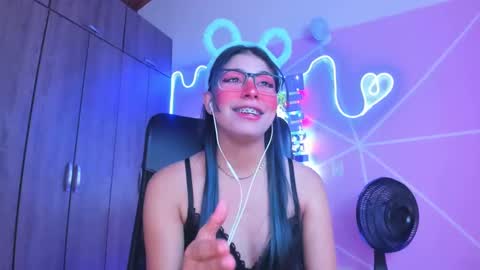 Snapshot of xallysonx_ chatting on February 2, 11:19 am XALLYSONX online show from February 2, 11:19 am