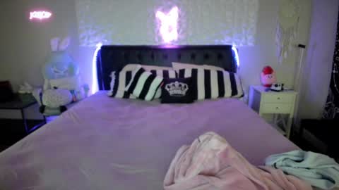 Snapshot of xbbybelle chatting on December 3, 11:32 am Belle 3 online show from December 3, 11:32 am