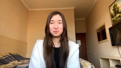 Mia online show from March 12, 8:06 am