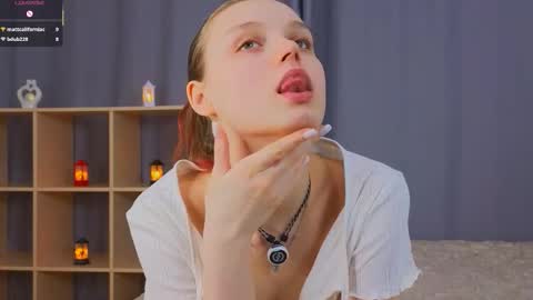 Luna and Lina online show from December 19, 4:48 am