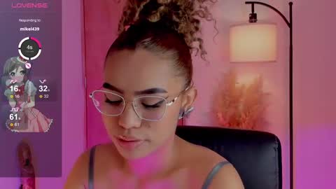 Snapshot of ximena_sotto1 chatting on January 15, 10:57 pm camila online show from January 15, 10:57 pm