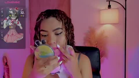 Snapshot of ximena_sotto1 chatting on December 6, 7:11 pm camila online show from December 6, 7:11 pm