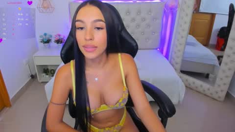 xiomara_cortes online show from January 18, 7:15 pm