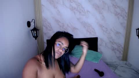 XiomyFox online show from February 9, 11:45 am