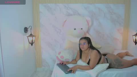 XiomyFox online show from May 4, 11:47 am