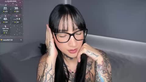 xisisxx online show from March 17, 9:52 pm