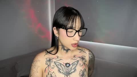xisisxx online show from May 7, 10:02 pm