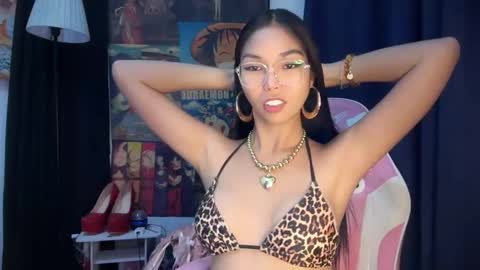 Snapshot of xmonica_cummerx chatting on December 10, 7:37 am Sweet Monica online show from December 10, 7:37 am
