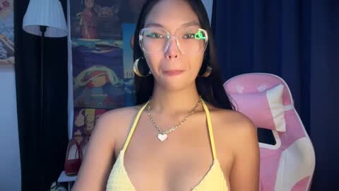 Snapshot of xmonica_cummerx chatting on March 3, 8:32 am Sweet Monica online show from March 3, 8:32 am
