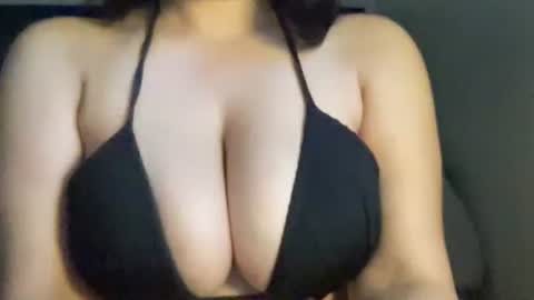 xoliya online show from April 22, 7:22 pm