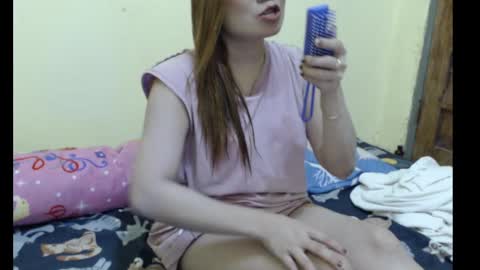 Snapshot of xsexyhotmomma69x chatting on March 3, 5:26 am merayel online show from March 3, 5:26 am