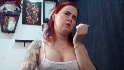 Snapshot of xtheya_me chatting on January 7, 1:17 am Eva evee milf online show from January 7, 1:17 am