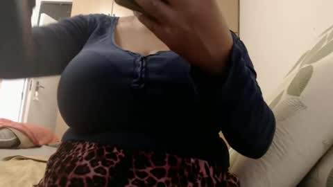 Snapshot of xxxbustybabe27x chatting on February 21, 10:07 am Ayanda online show from February 21, 10:07 am