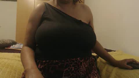 Snapshot of xxxbustybabe27x chatting on September 20, 11:14 pm Ayanda online show from September 20, 11:14 pm