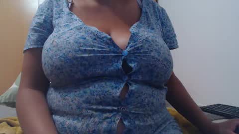 Snapshot of xxxbustybabe27x chatting on February 9, 8:34 pm Ayanda online show from February 9, 8:34 pm