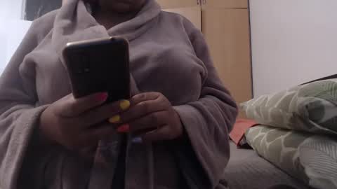 Snapshot of xxxbustybabe27x chatting on February 18, 10:05 am Ayanda online show from February 18, 10:05 am