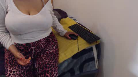Snapshot of xxxbustybabe27x chatting on October 10, 6:57 pm Ayanda online show from October 10, 6:57 pm