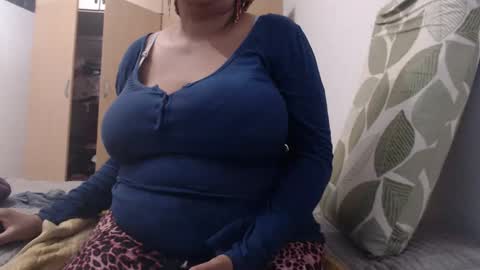 Snapshot of xxxbustybabe27x chatting on February 23, 1:23 pm Ayanda online show from February 23, 1:23 pm