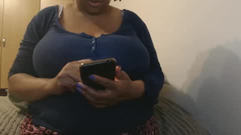 Snapshot of xxxbustybabe27x chatting on February 25, 8:32 pm Ayanda online show from February 25, 8:32 pm
