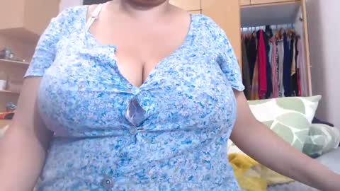 Snapshot of xxxbustybabe27x chatting on February 15, 12:04 am Ayanda online show from February 15, 12:04 am