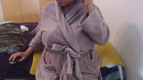 Snapshot of xxxbustybabe27x chatting on October 7, 8:24 pm Ayanda online show from October 7, 8:24 pm
