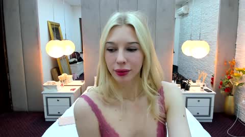 Snapshot of yana_miana chatting on December 23, 7:17 am Yana online show from December 23, 7:17 am