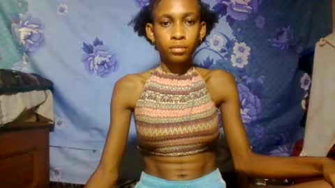 Littleyanah online show from June 25, 9:35 am