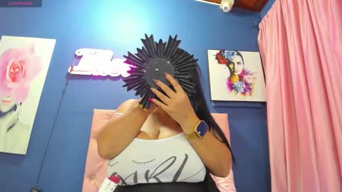 Snapshot of yasmin_bigtits chatting on October 1, 11:15 am Yasmin online show from October 1, 11:15 am