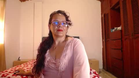 Snapshot of yazmin_mature chatting on October 16, 9:50 pm Jasmin online show from October 16, 9:50 pm