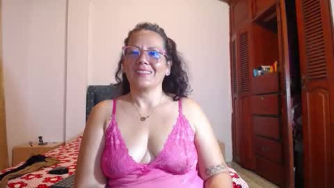 Snapshot of yazmin_mature chatting on October 9, 1:32 am Jasmin online show from October 9, 1:32 am