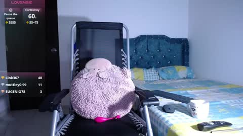 Snapshot of yazmin_mature chatting on January 23, 1:30 am Jasmin online show from January 23, 1:30 am