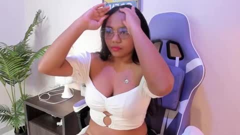 Snapshot of yeika_foxy chatting on February 22, 9:23 am yeika_foxy online show from February 22, 9:23 am