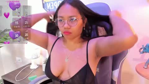 Snapshot of yeika_foxy chatting on March 2, 11:19 am yeika_foxy online show from March 2, 11:19 am