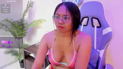 Snapshot of yeika_foxy chatting on February 15, 9:49 am yeika_foxy online show from February 15, 9:49 am