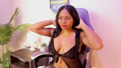 Snapshot of yeika_foxy chatting on February 23, 10:54 am yeika_foxy online show from February 23, 10:54 am