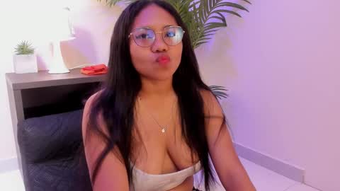 Snapshot of yeika_foxy chatting on February 4, 11:05 am yeika_foxy online show from February 4, 11:05 am