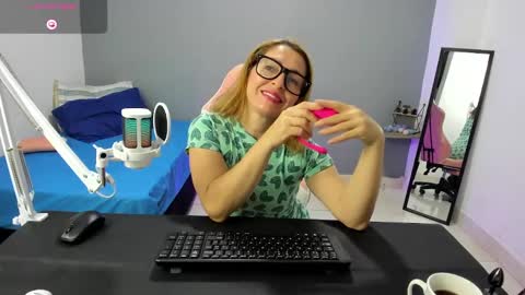 Snapshot of yelena03 chatting on January 16, 8:25 pm yelena03 online show from January 16, 8:25 pm