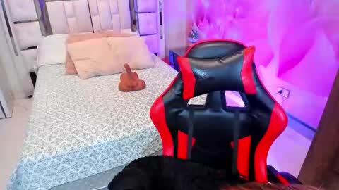 yelena  online show from December 22, 1:25 pm