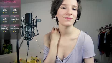 Snapshot of yellow_songbird chatting on December 22, 6:04 pm Liya online show from December 22, 6:04 pm