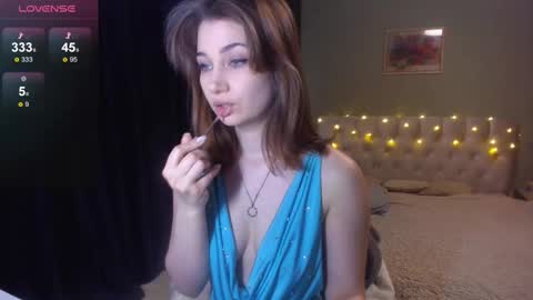 Snapshot of yesofie chatting on March 2, 7:43 am Sofie online show from March 2, 7:43 am