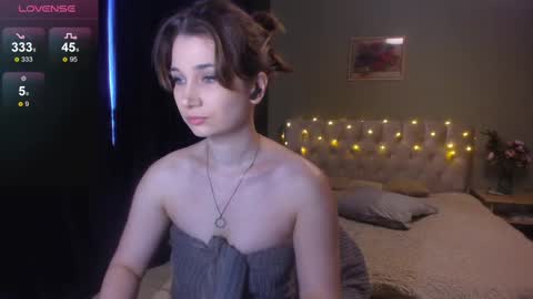 Snapshot of yesofie chatting on February 19, 8:55 am Sofie online show from February 19, 8:55 am