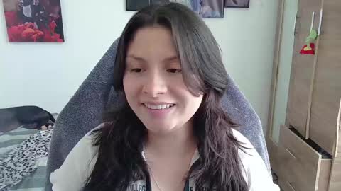 yessica_gomez01 online show from April 23, 7:38 pm