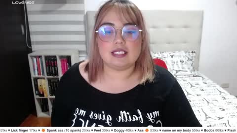 hii i am yini online show from April 8, 3:52 am