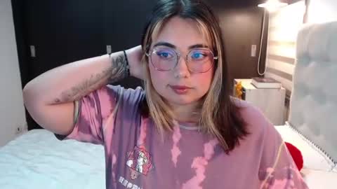 hii i am yini online show from July 23, 1:18 am