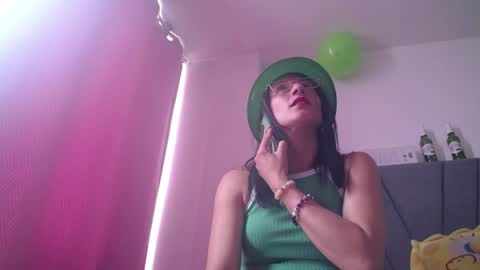 Yiny online show from March 17, 6:12 pm