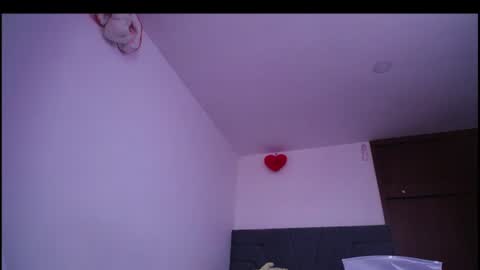 Yiny online show from August 4, 12:33 pm