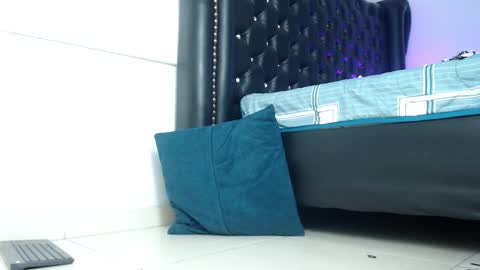 Yiovanna online show from February 20, 11:32 pm