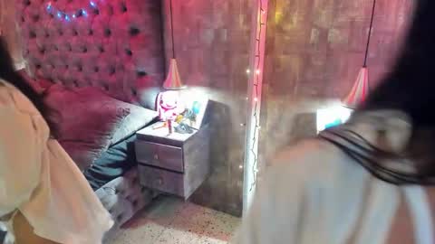 yiyisandoval online show from November 12, 9:13 pm