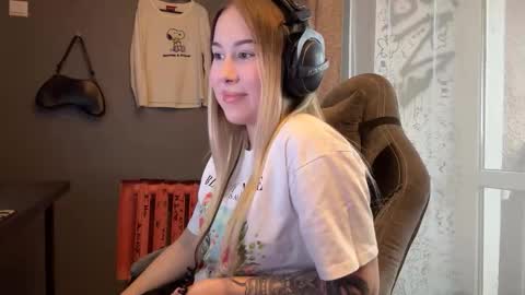 I am Rose ntmu Lets hit 10 Thumbs Up together online show from November 4, 7:24 am