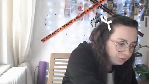 Aurora online show from October 6, 10:21 am